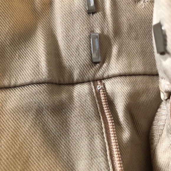 TIME and TRU Womens Cropped Pants Size 6 Beige Zipped Front Pockets New - Picture 9 of 13